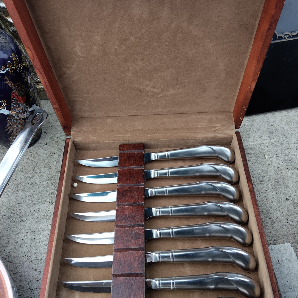8 Blair House Amway Stainless Steel Knife Set with Wooden Box